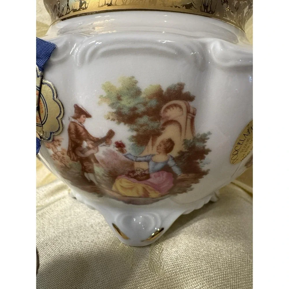 T. Limoges Vizavi Oro Fragonard Teapot Italy 24K Gold Courting Scene w/ Lid NEW